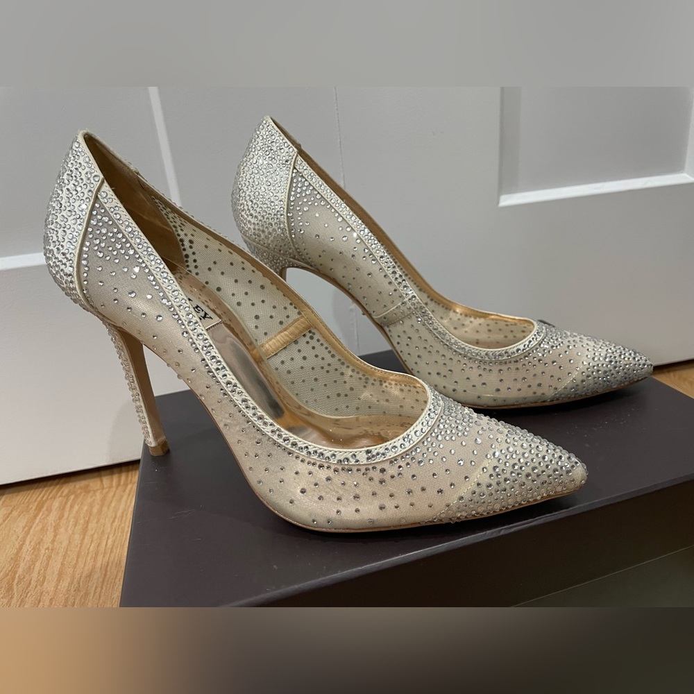 BADGLEY MISCHKA Weslee Pointed Toe Pump Heels Ivory Satin 8.5 - Picture 9 of 11